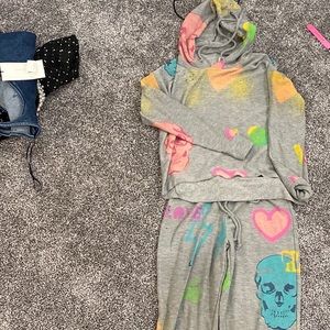 Matching chasor skull/love sweat set